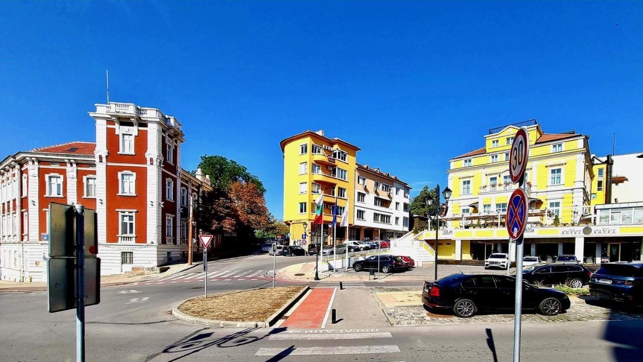 Old Town City Center Apartment Ruse Exterior foto